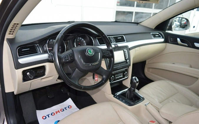 Skoda Superb cena 31000 przebieg: 226000, rok produkcji 2011 z Hrubieszów małe 781